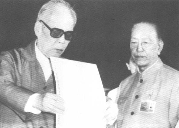 1983年6月18日，周谷城在六届全国人大一次会议第三次全体会议上投票。