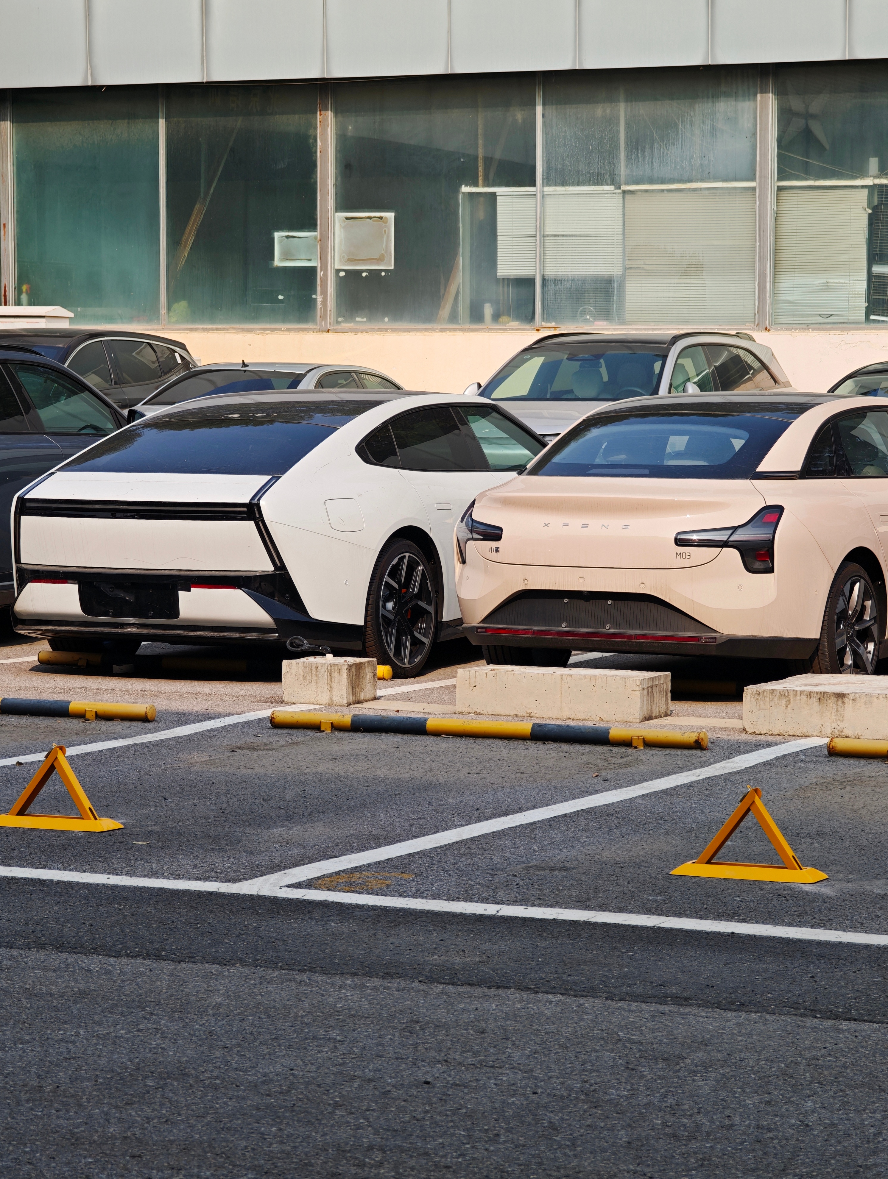 单看造型设计，这俩车真的不像是同一品牌的产品[允悲] ​​​