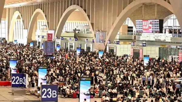 今年以来，铁路部门不断优化客运产品供给，推出了一系列便民惠民措施，包括“增开高铁