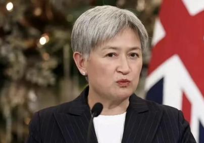 澳大利亚跳出来站队了！澳外长隔空教中国做事，一张嘴就把双标演砸了
仁爱礁的对峙刚