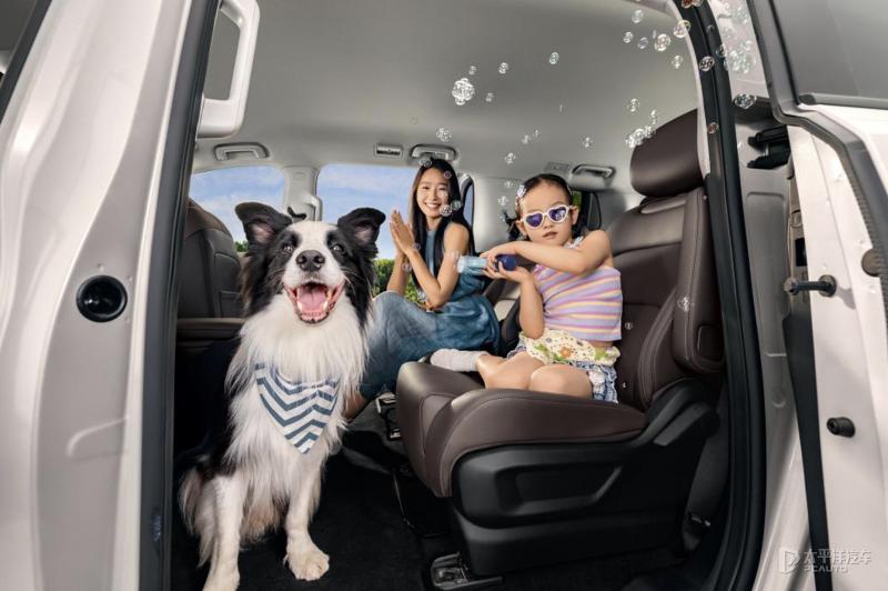 五菱星光730开启预订 二排独立座椅/侧滑门设计