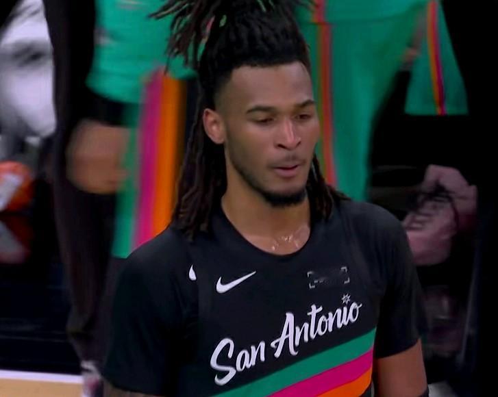 马刺连败也是离谱的很……

马刺打的卫冕冠军雷霆没一点脾气，随即主场就爆冷输爵士