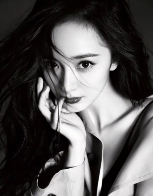 1.幂幂不同意前夫把女儿送进港娱，连夜带着律师团队冲到香江与对方谈判。2.周星驰