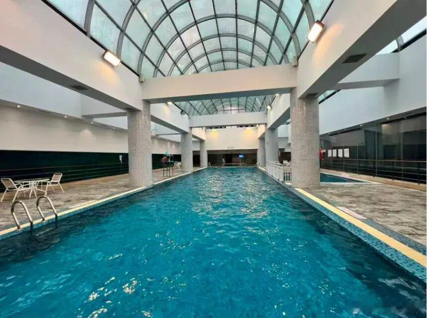 宁波知名五星级酒店迎来司法拍卖 近日，宁波东港喜来登酒店的土地、房产、动产及附属