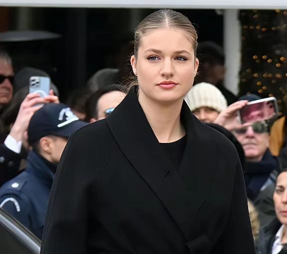 最美公主诺尔，这花期有点短呢？
不到20岁的诺尔公主，又发福了！
虽说她有精致的