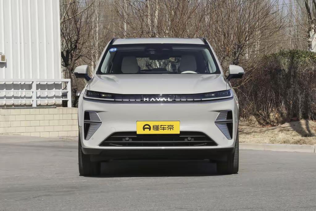 刚看到长城汽车2025年的销量数据，12月销量12.4万辆，同比下滑8.33%，