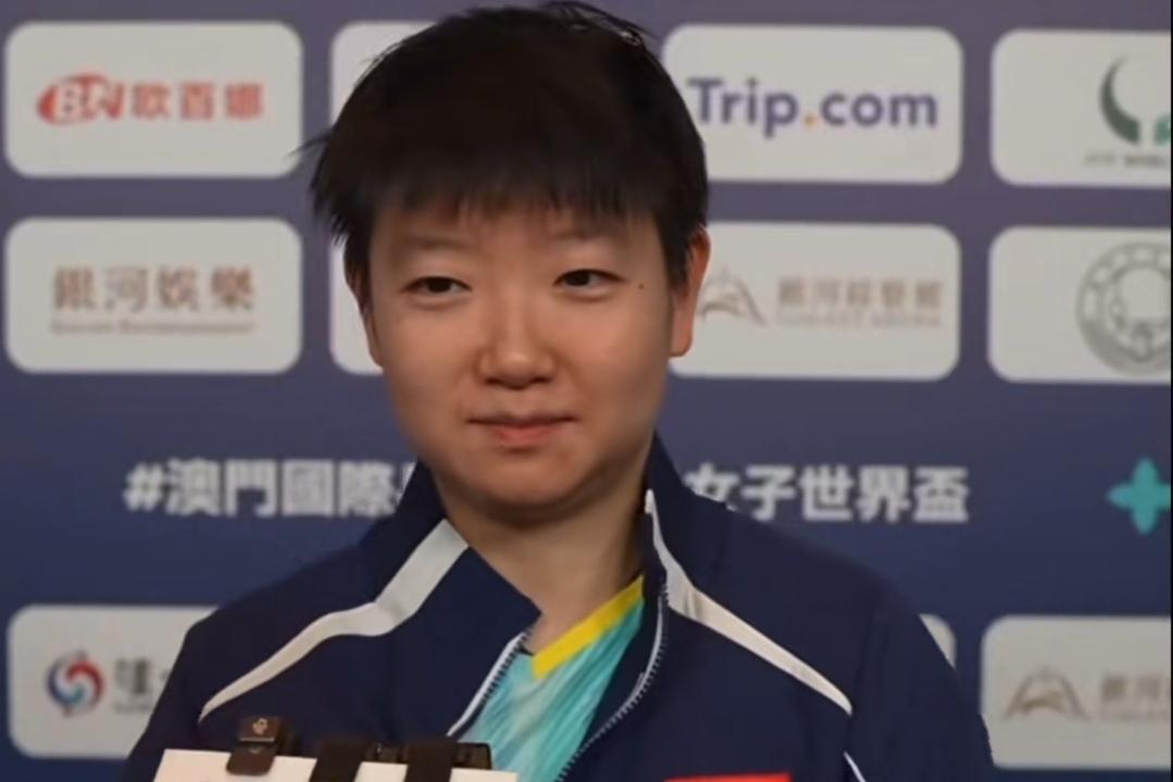 原来所有的女孩都希望自己瘦一点
世界第一也不例外，赛后采访莎莎说到自己瘦了一点的