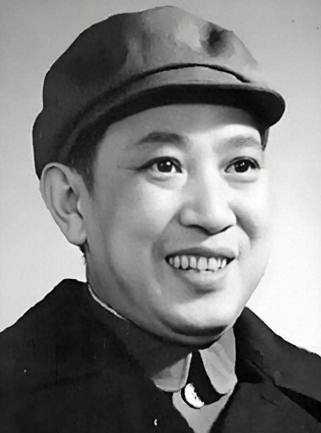 回顾毛泽东与田家英之间长达多年的合作关系，探寻伟大领袖与秘书之间鲜为人知的故事