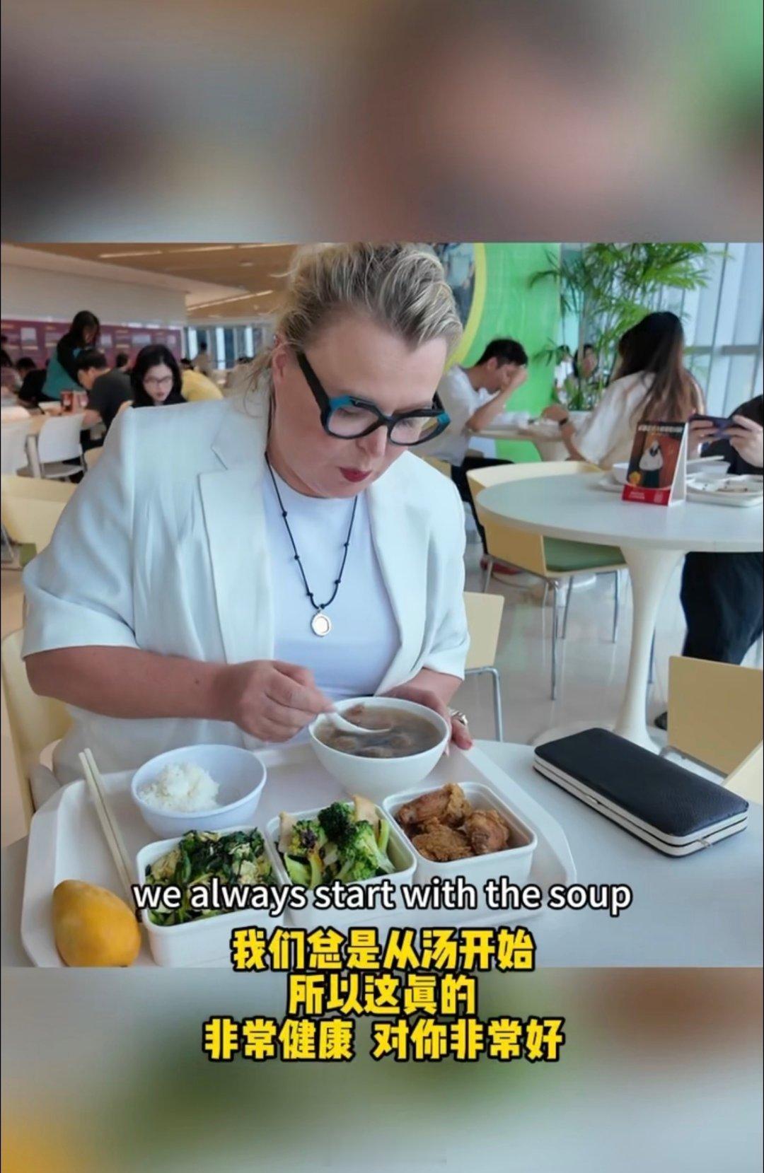 在一家公司呆五年的真实感受 看安踏就知道，好雇主会把诚意刻在骨子里！工龄纪念金牌