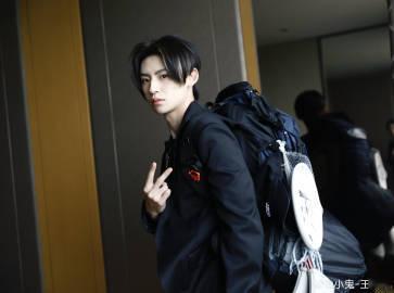 #李昀锐叫小鬼 鬼鬼# 可可爱爱的小鬼王琳凯[鼓掌] ​​​