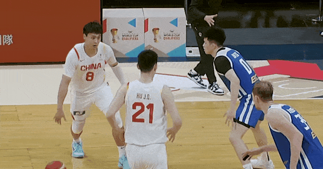 赵睿这个造三分犯规太关键了！在今日中国男篮对阵中国台北的第四节比赛中，赵睿造成中