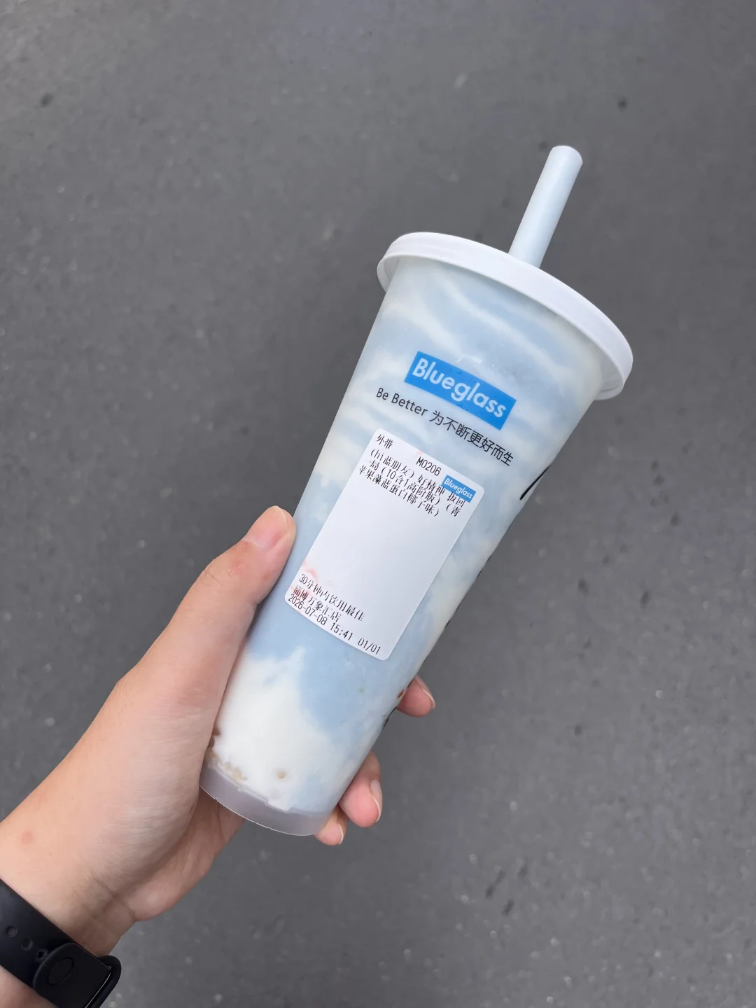 我将选择这杯酸奶作为胃胀气的解药