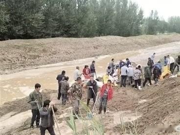 露营致命选址5个家庭出游仅1人幸存‼️汛期户外安全警钟为谁而鸣？ 
近日内蒙古乌