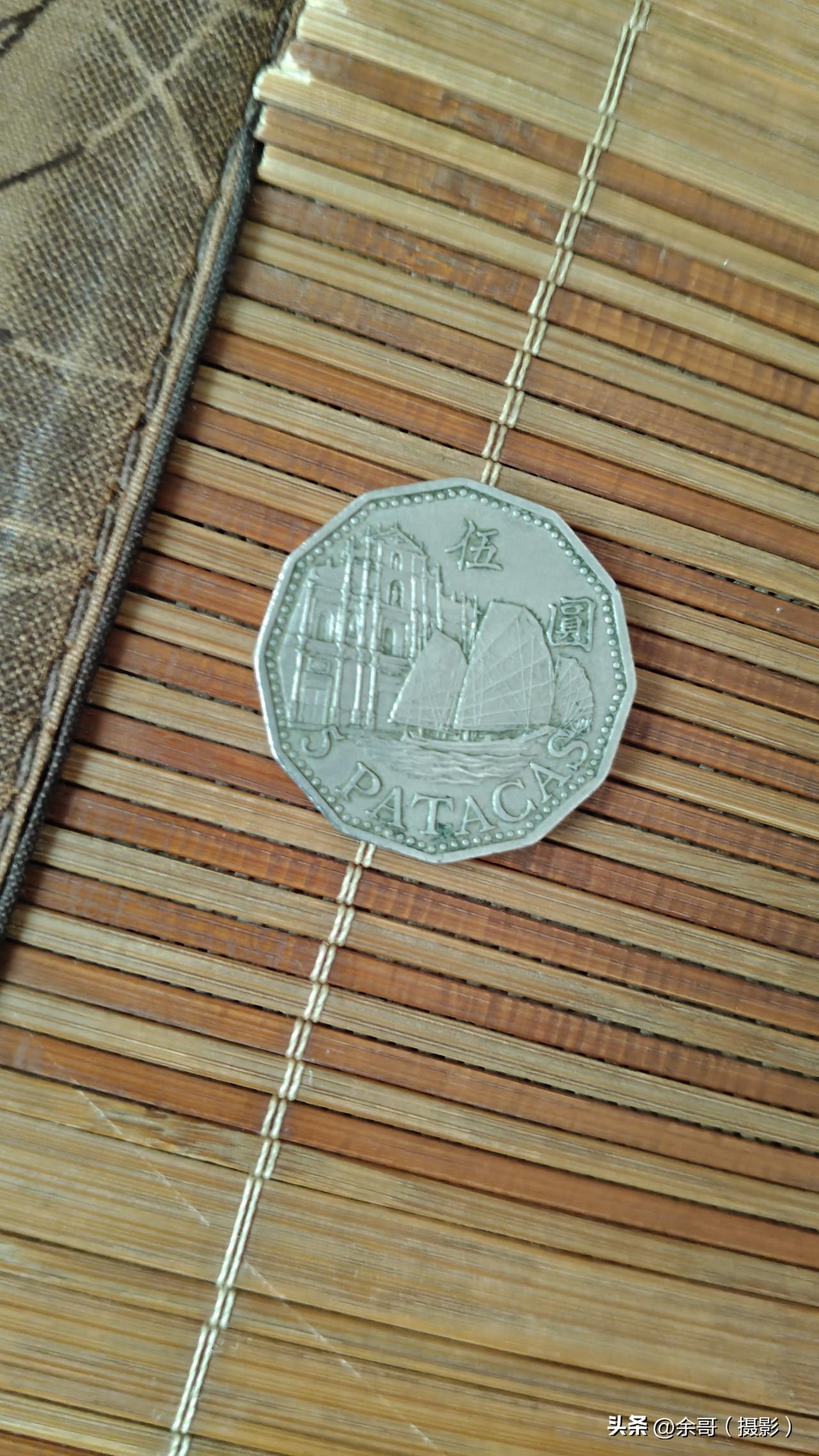 看到有人问“这个是什么币”，还挺勾起我对钱币收藏的兴趣。在收藏界，有不少值钱的币