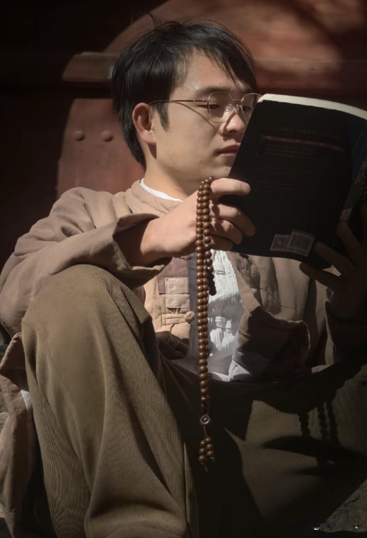 新思维：觉醒之后，活成“泥鳅”。

有道友问我：“觉醒之后，应该活成什么样子？”