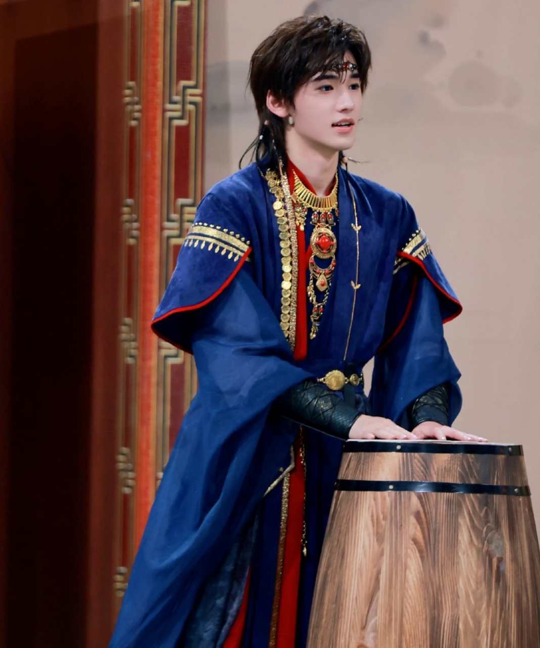 #宋亚轩时隔6年唱神奇#谁能想到都过去6年了啊！在#王牌对王牌8#上演绎了歌曲《