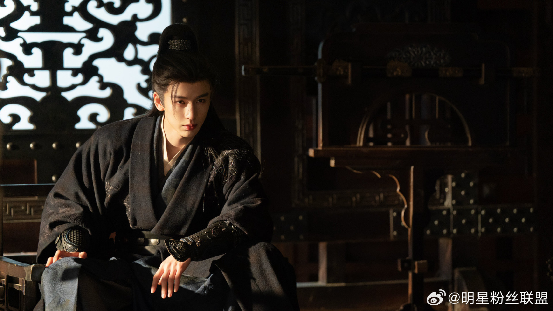 张凌赫都火到猫届了 火出圈的武安侯谁不爱！凭《逐玉》直接火到猫届，连都在线蹲剧照