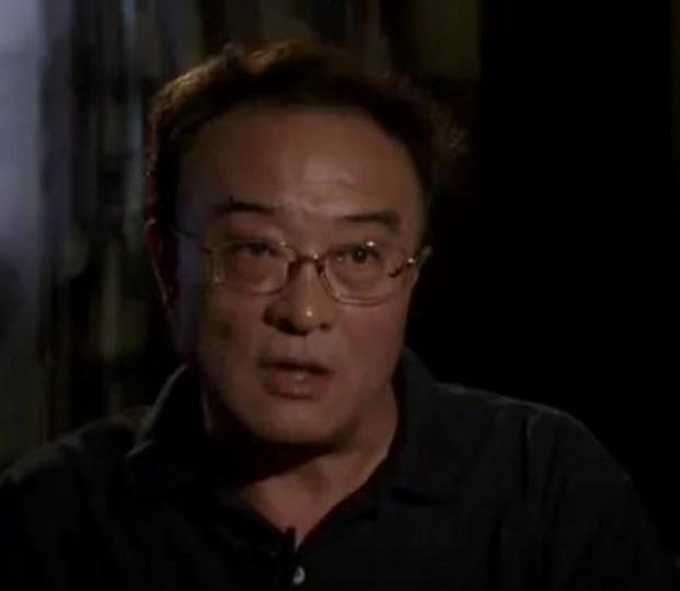 他叫刘铁骑，头顶上压着个天大的标签——大贪官刘青山的亲儿子。1952年，父亲挨枪