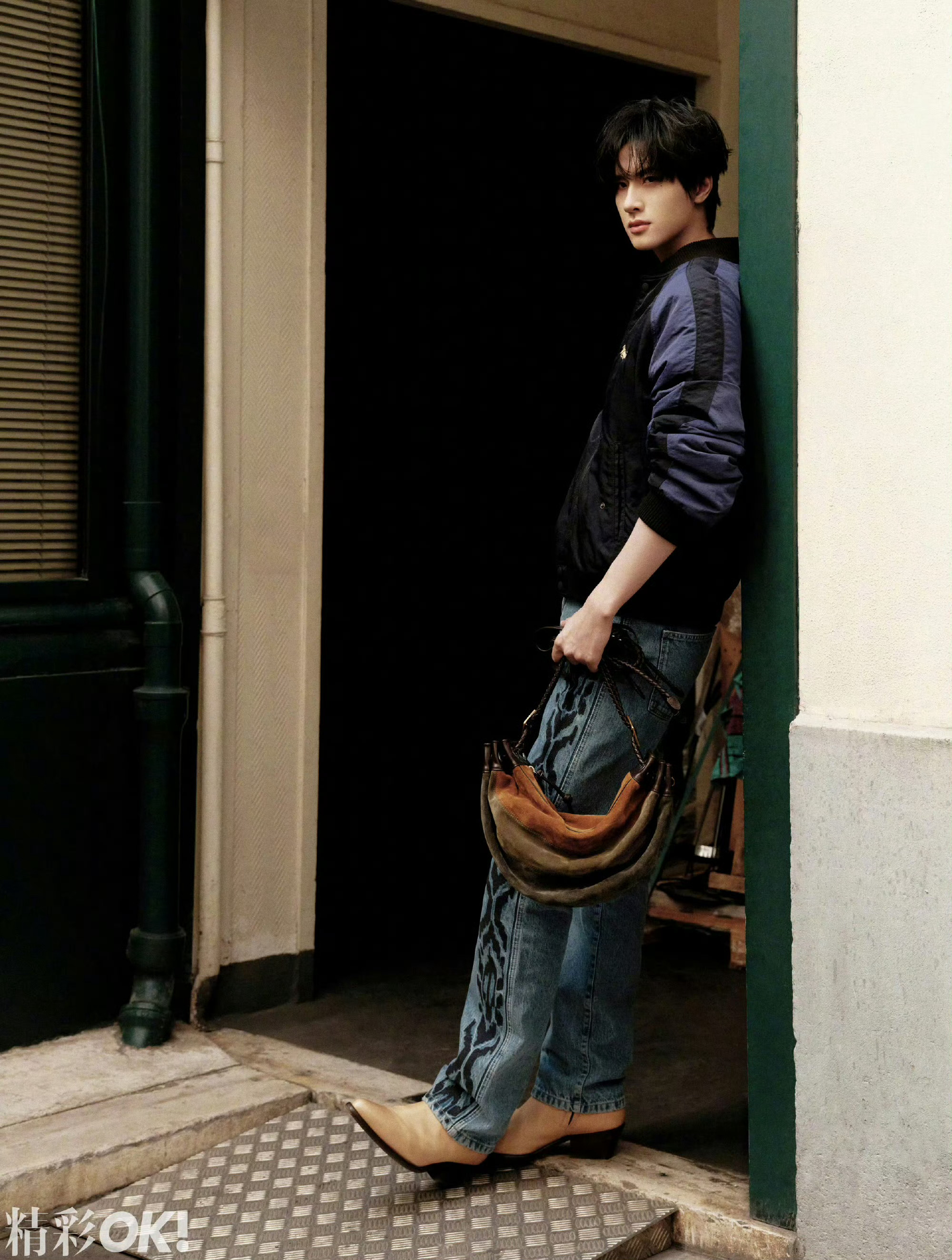 展轩｜精彩OK杂志漫游巴黎封面人物展轩巴黎时装周后的封面来袭！时尚表现力如何？展