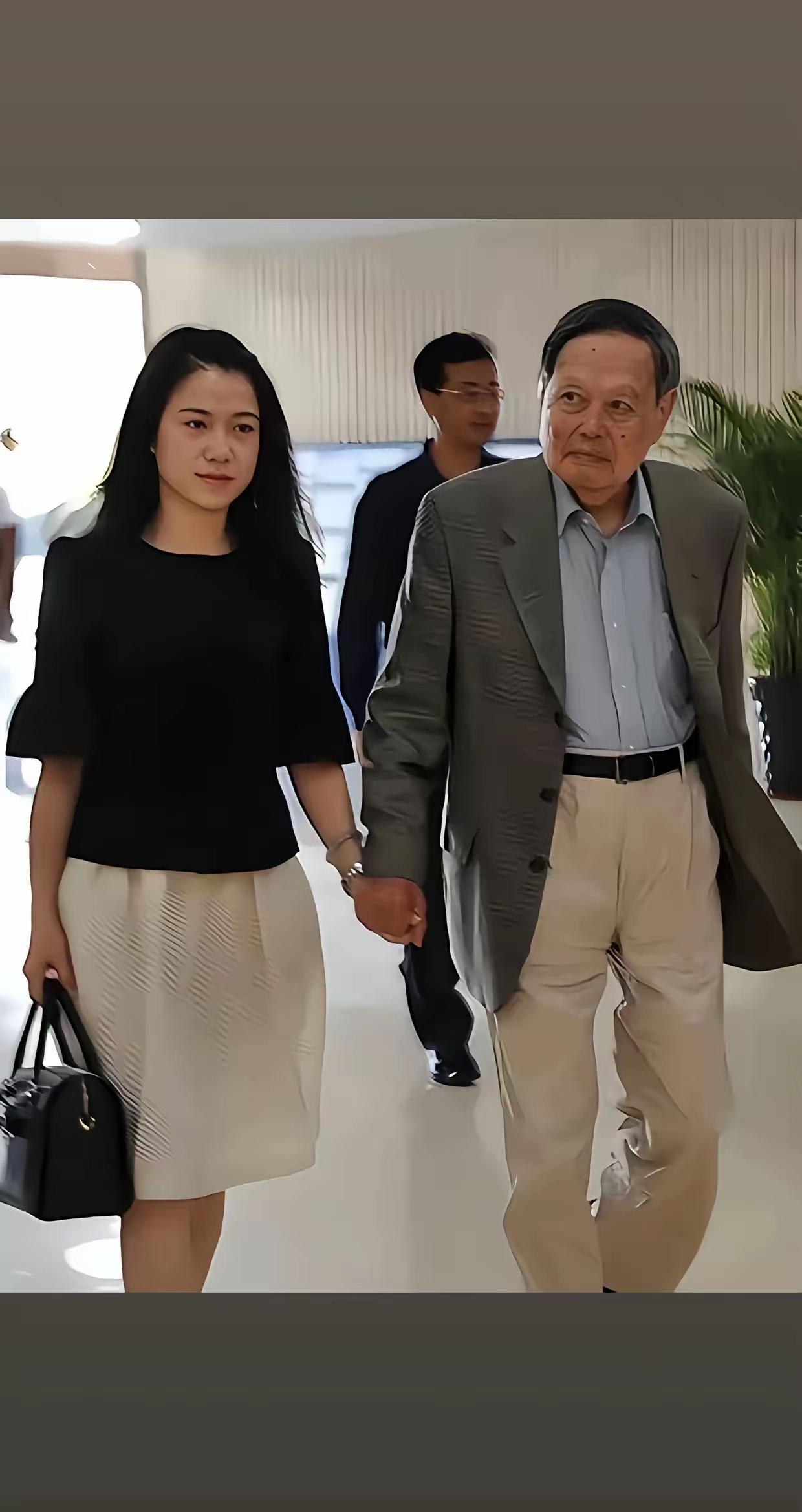 好多人在聊翁帆，

但都聊不到点子上去，

她在这场婚姻中到底得到了什么？

在