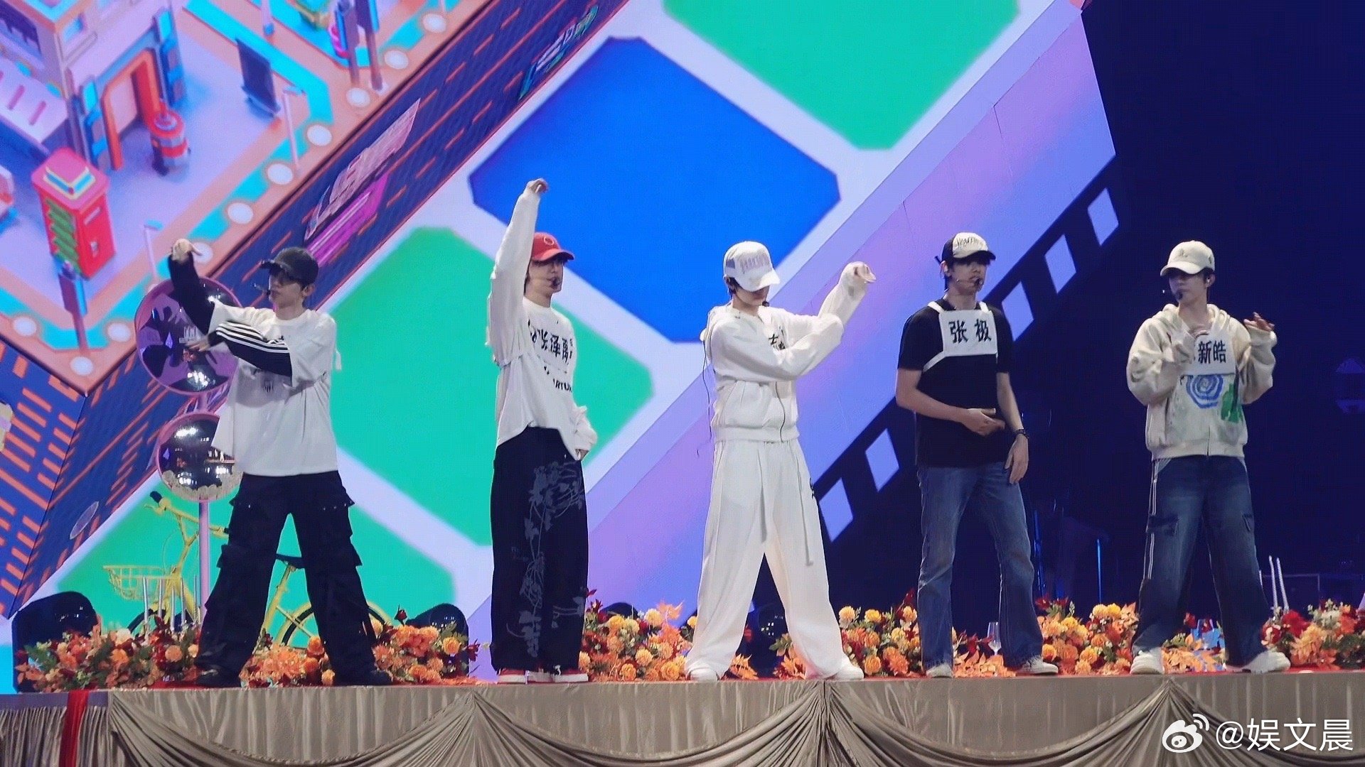 TOP都穿浅色没告诉张极 彩排现场甜度超标！所有人默契穿白衣服搞惊喜，独留张极一