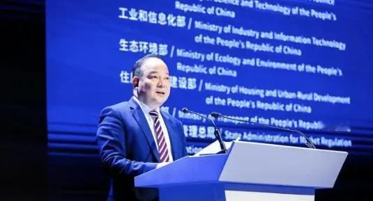 当别人还在追固态电池风口，宁王又搞了个大动作！日前，宁德时代董事长曾毓群在某科技