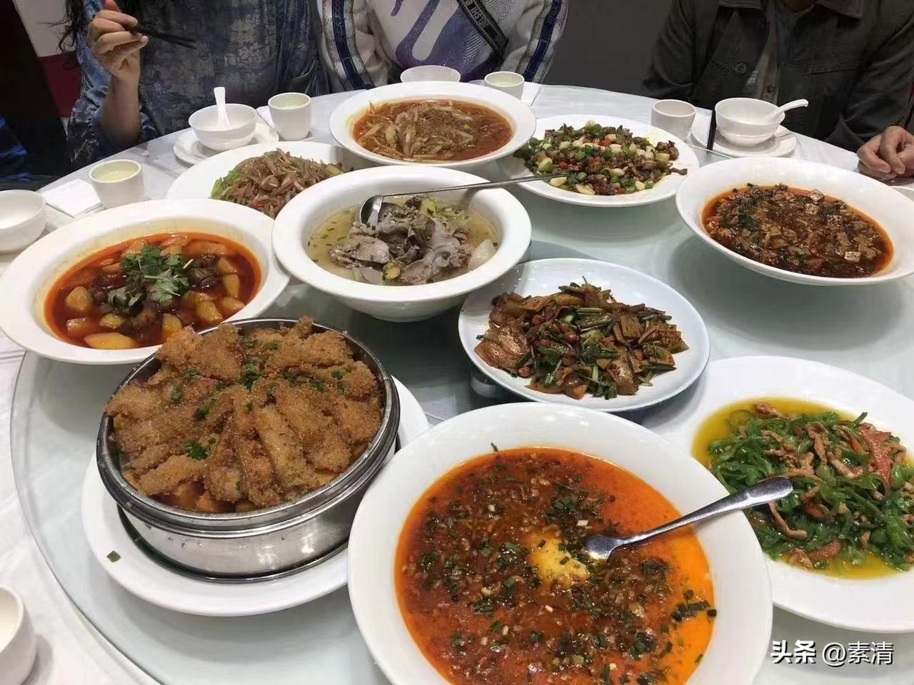 独爱鲜香下饭的炒菜
日常做饭，经常有人纠结选炒菜还是炖菜，对我而言，最偏爱、百吃