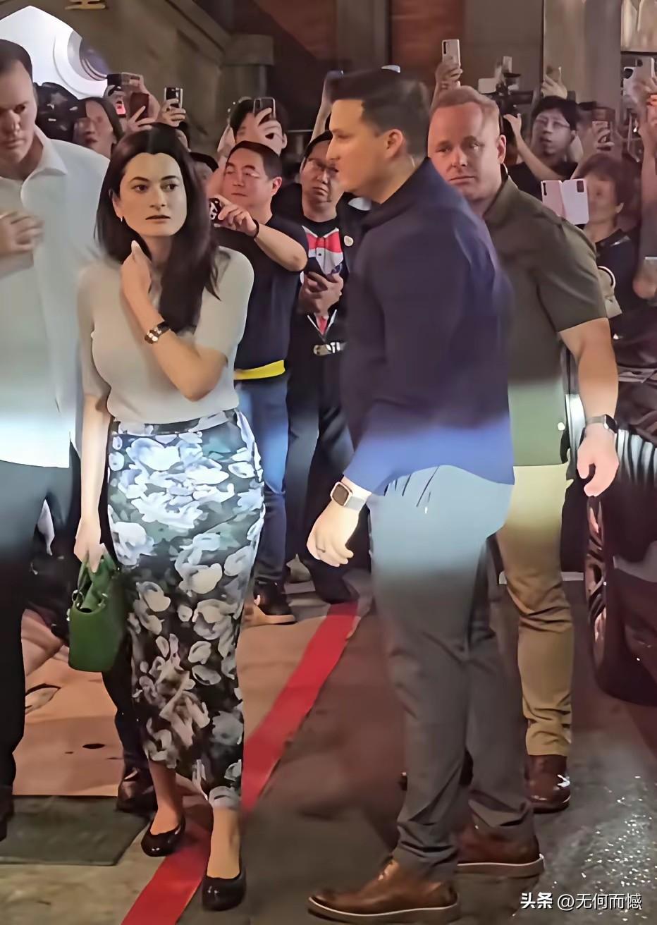 黄仁勋的女儿现身台北，从长相上看，一点也不像她的父亲，和她妈长得非常像，过去有一