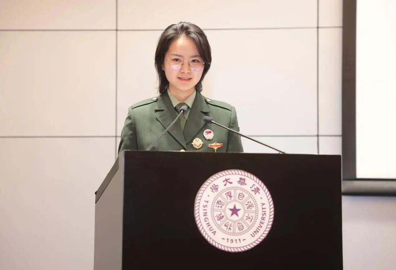 在清华拿特等奖学金已经够牛了，但如果我告诉你，这个姑娘还当过两年兵，而且在部队拿