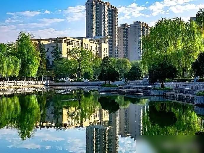 福耀科技大学今年又搞了个大动作。

去年第一年招生，只在福建、河南、广西、江西、