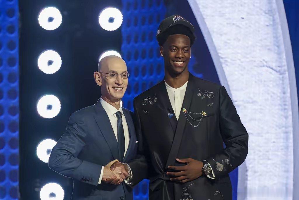 迪班萨当选NBA状元奇才还是选择了迪班萨。       今日NBA选秀大会正式开