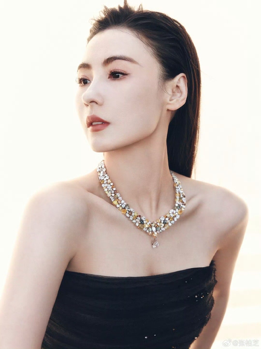 张柏芝好权威的一张脸 背头还得是张柏芝！张柏芝好权威的一张脸啊[爱慕] 不愧是天