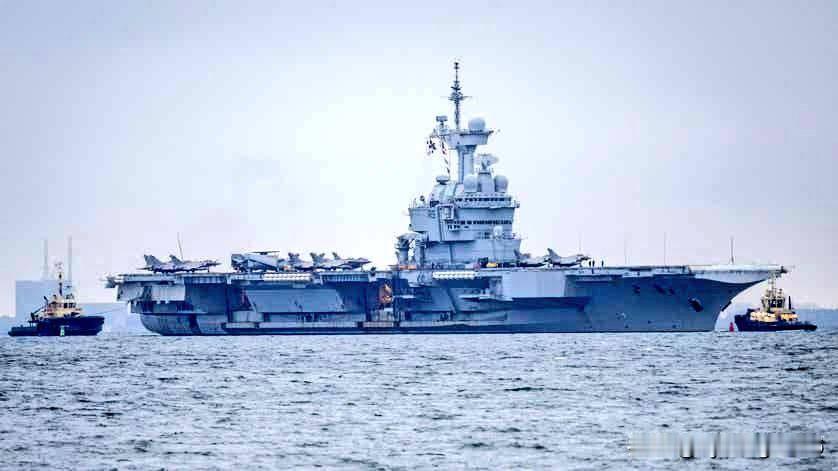 🇫🇷法国海军“戴高乐”号航空母舰（R91）于2026年2月24日抵达瑞典马尔