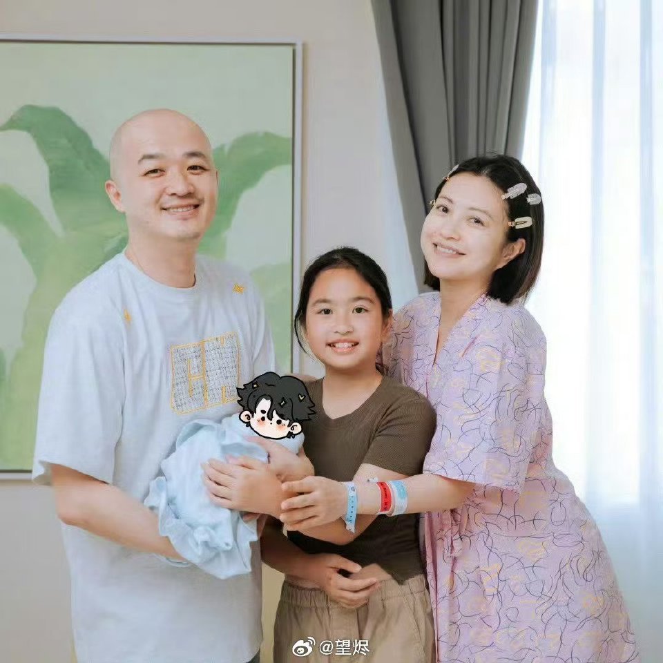 包文婧这段二胎回忆杀太好哭了！一边哽咽一边说推戏的事儿，隔着屏幕都能感受到她对宝