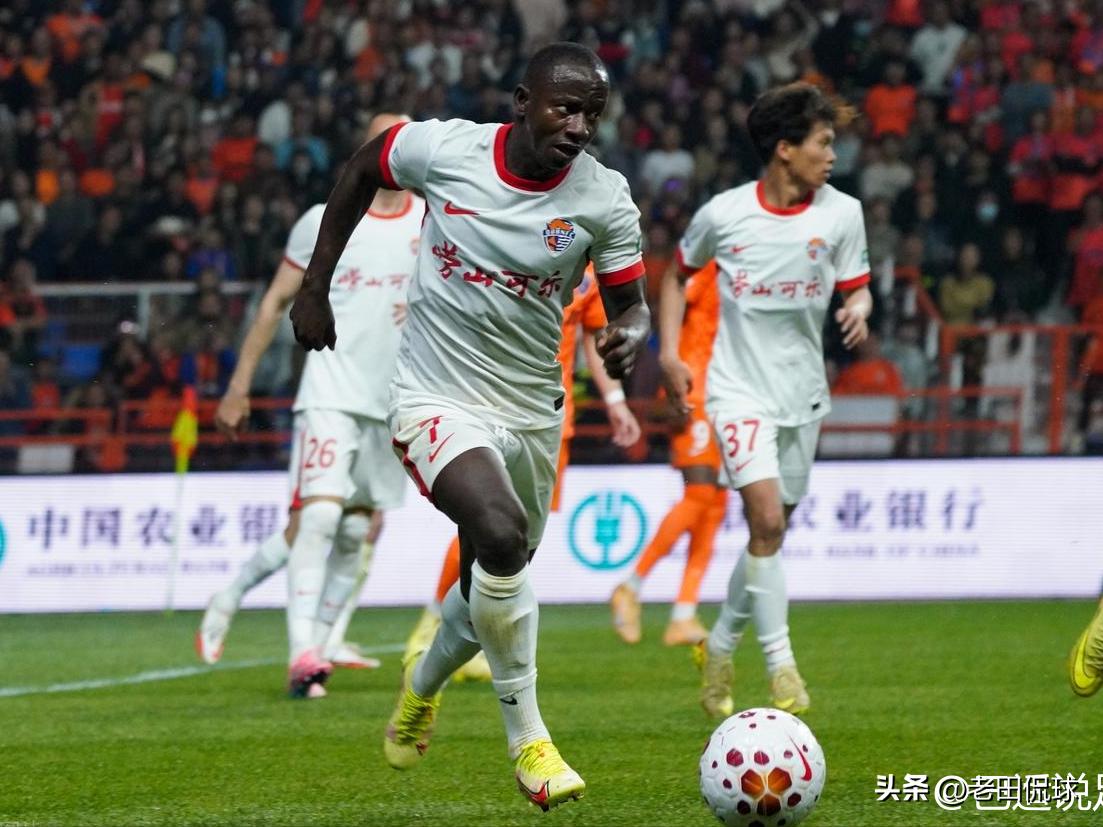 青岛海牛外援叶博暂时可以继续踢中超…从青岛方面的消息来看，叶博亚没问题可以继续踢