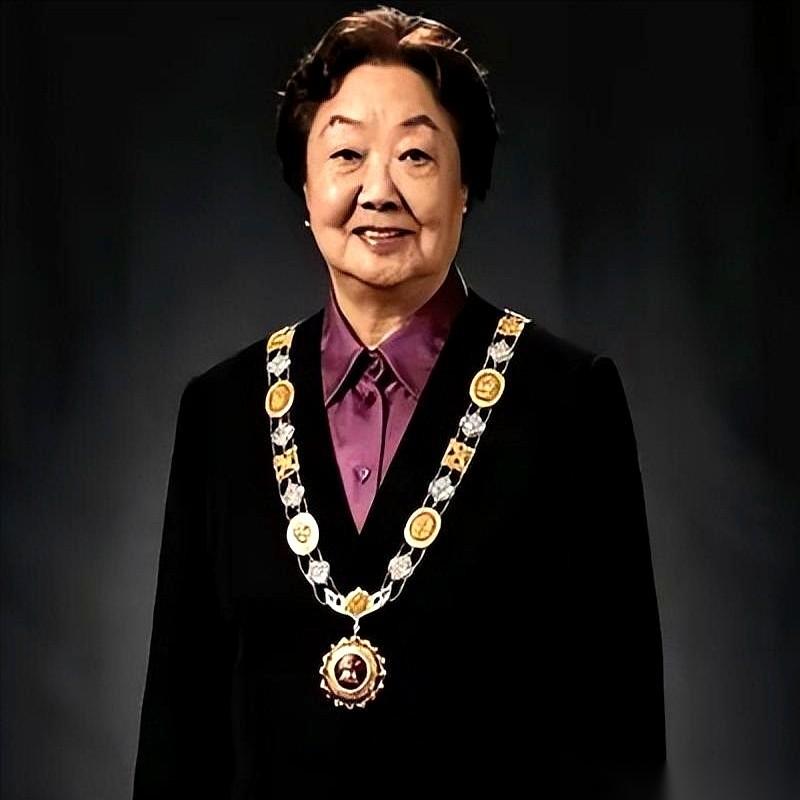 翻开94岁郭兰英的“遗产清单”，里面根本找不到什么豪宅钥匙和天价存折。这位唱了大