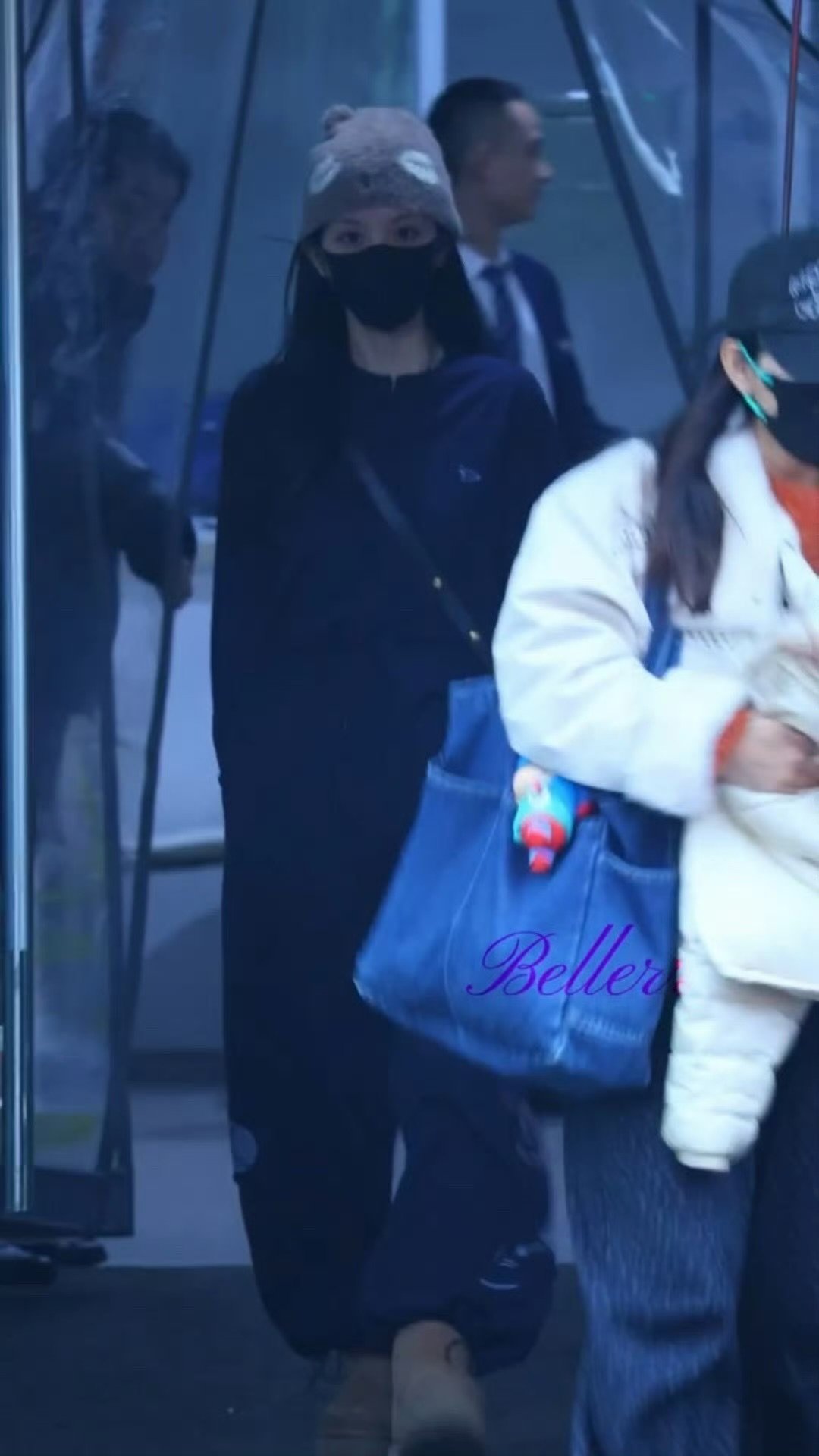 张凌赫田曦薇hi6录制路透张凌赫田曦薇hi6上班凌赫曦薇hi6上班路透！我们《逐