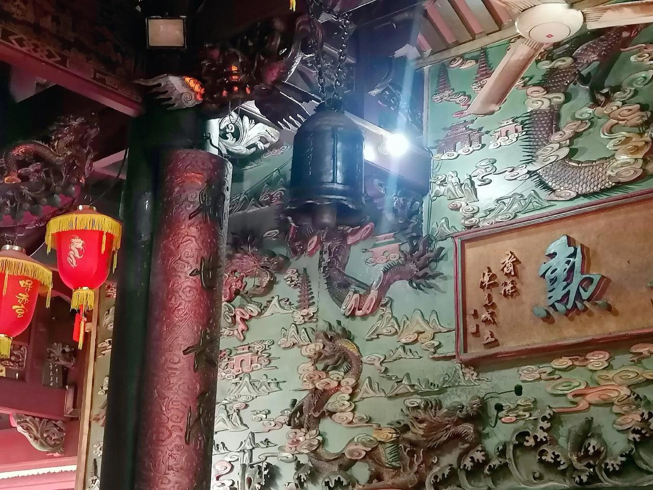 ◎
禅钟响起添禅意，佛圣诚祈冀佛灵。异域飘零心未静，唯将愿望寄禅庭‌……
◎
实