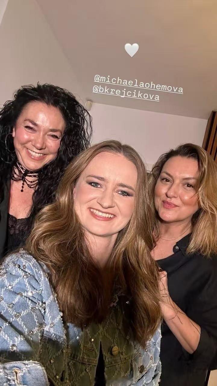 克奶和好友大合影网球talking大会