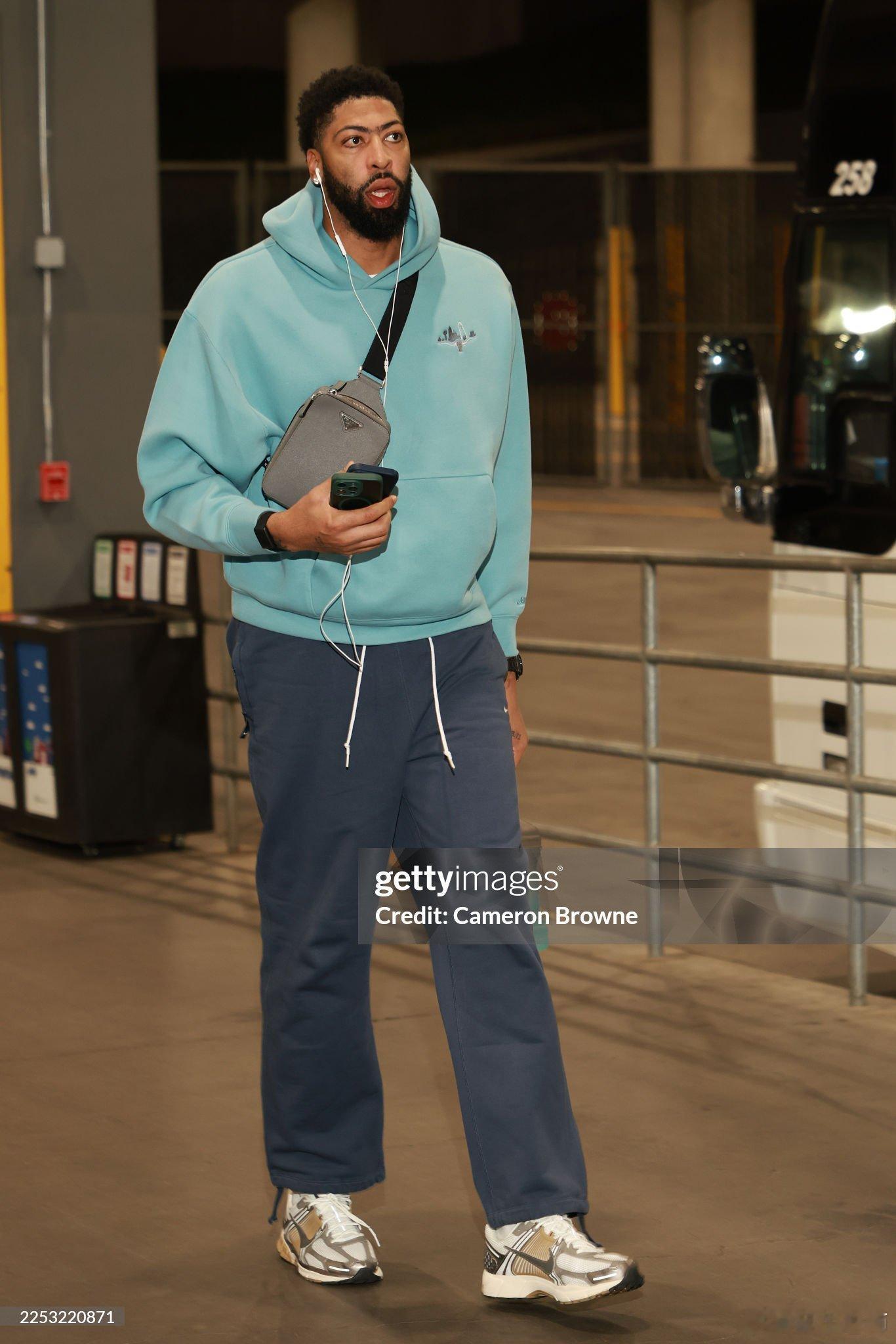 MFFL 来自Jake Fisher的消息。联盟普遍认为戴维斯的交易、阿德托昆博