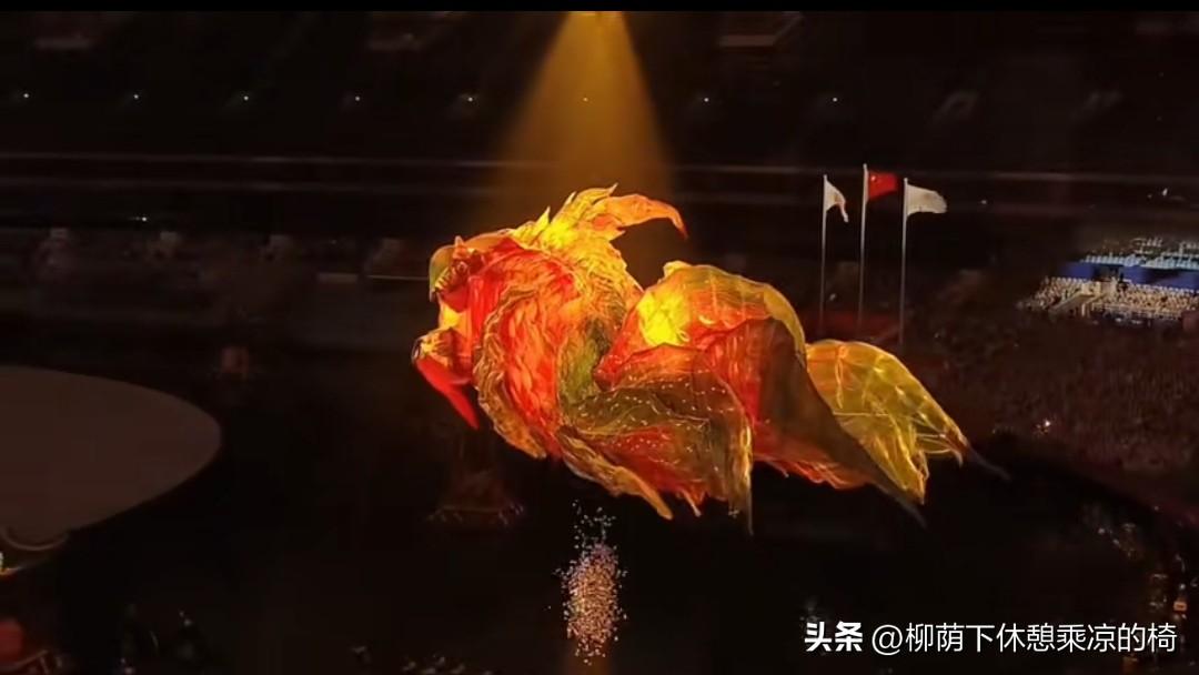 谁还没被2025全运会开幕式的“神性一幕”戳中！
亮灯瞬间全场“哇”声炸场，这哪