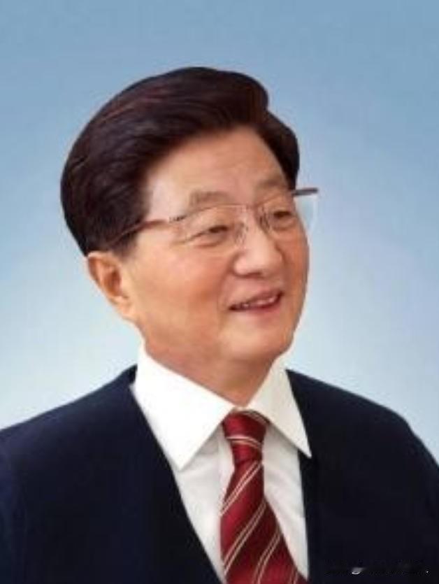 2007年6月2日，黄菊同志因病医治无效与世长辞，享年69岁，骨灰被暂存在八宝山