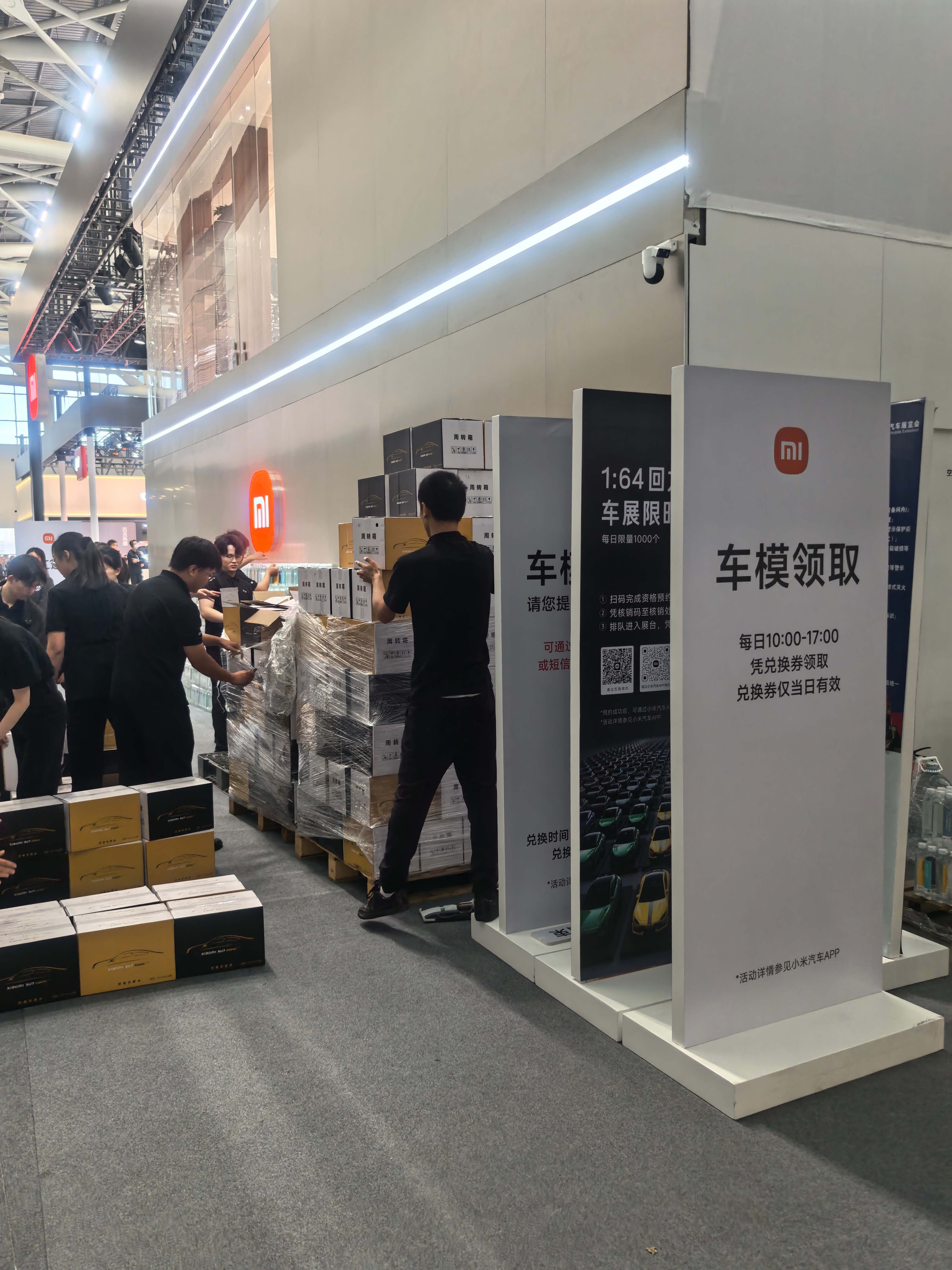 提醒大家，小米展台准备发车模了。