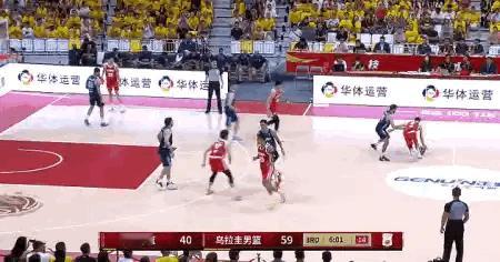 18次失误，14次被抢断，三分被射穿——这已经不是“输”，是“崩”。

中国男篮