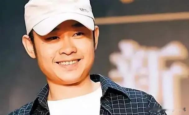 刀郎如今是火的一踏糊涂，各种演唱会接踵而至。沉寂了十多年，潜心创作了无数的经典歌