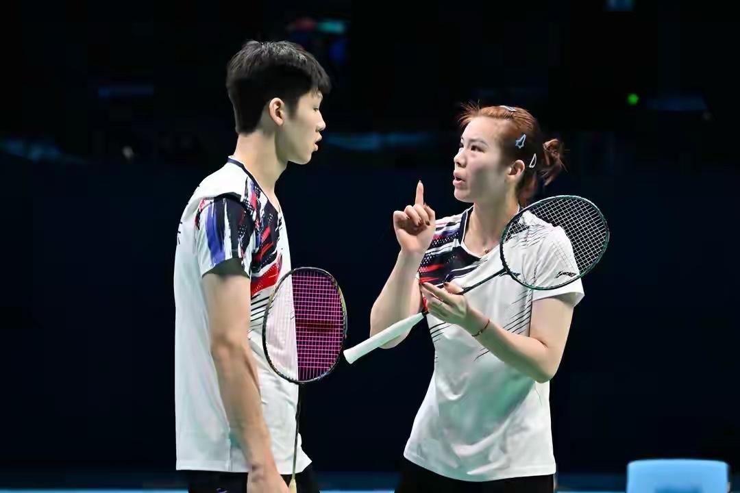 全运会混双季军赛上演“换乘”大战，双方只要互换搭档就成了原配组合，郭新娃/吴梦莹