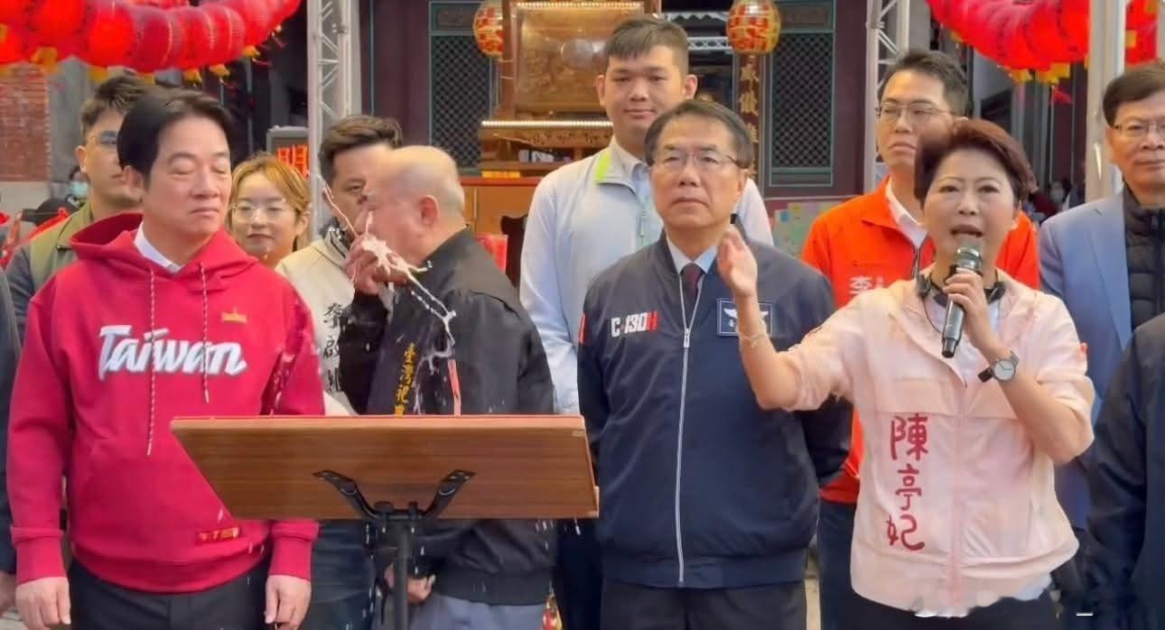 赖清德到台南祀典武庙，黄伟哲、陈亭妃陪同，可就当陈亭妃喊话“民进党所有的候选人都