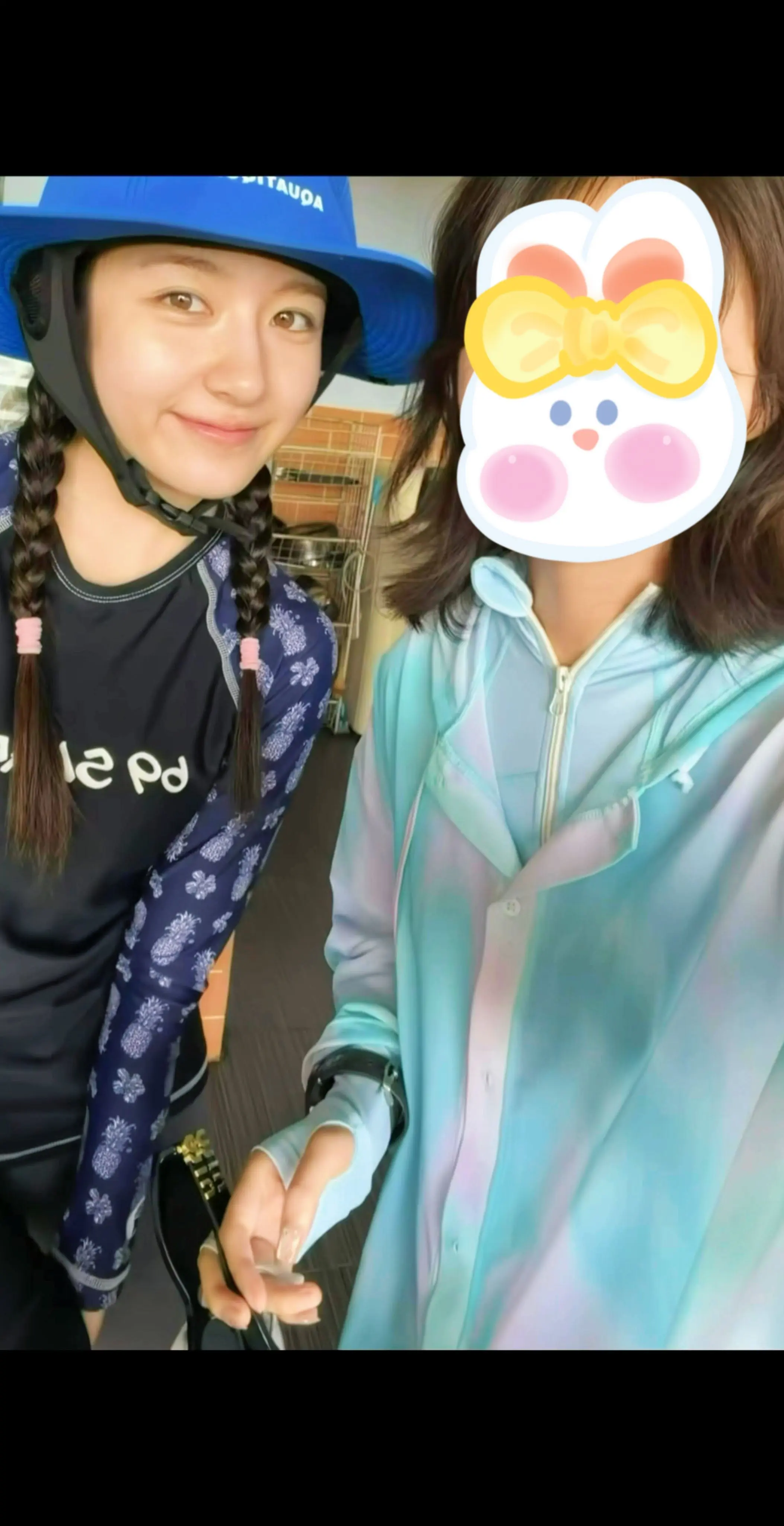 饱饱果然是去考aow啦，还扎了个小双麻花哈哈哈