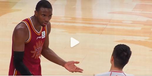 广东男篮主场输山西，广东球员没犯规，迪亚洛向裁判要犯规，或被追罚！

北京时间4