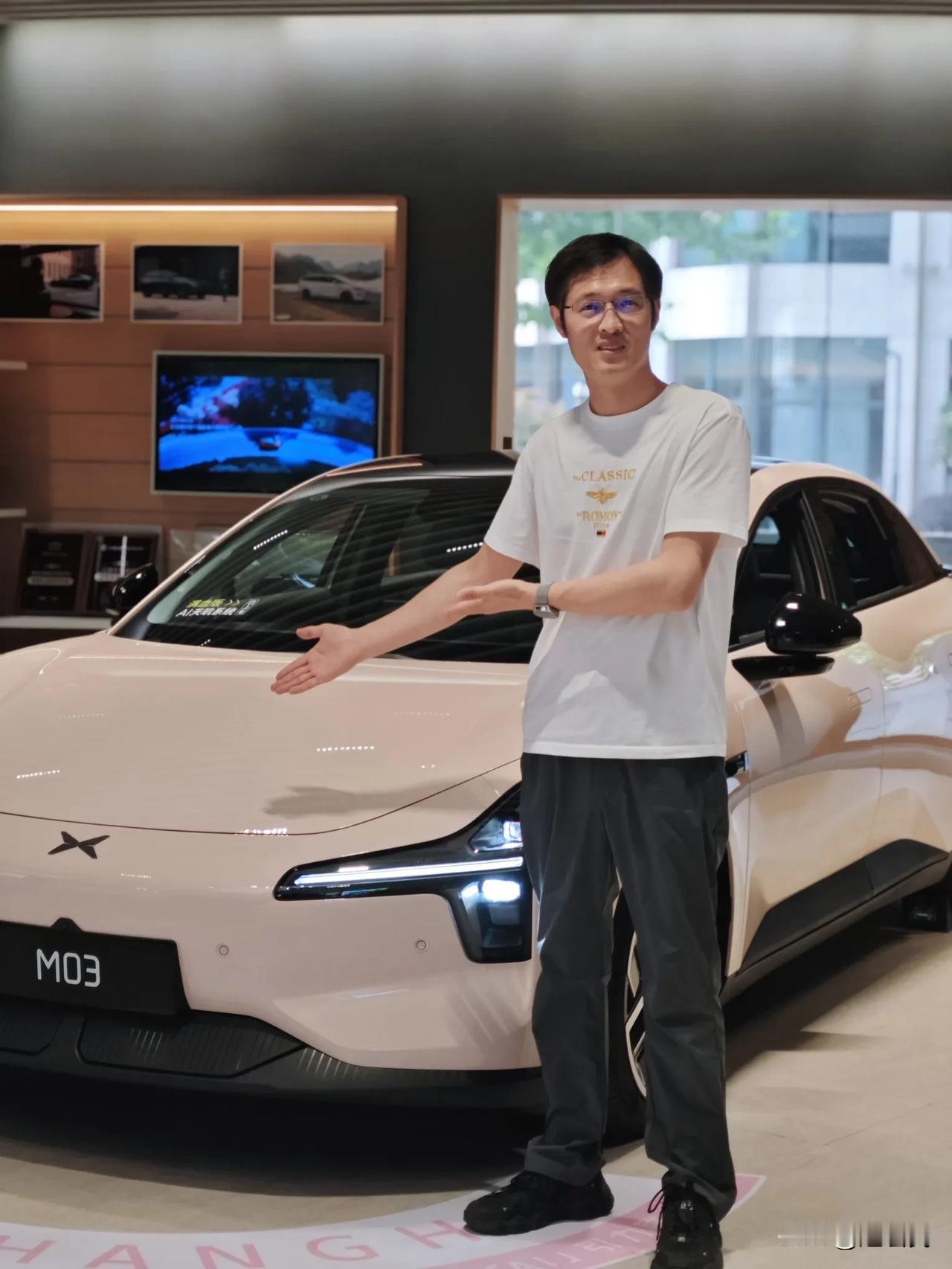 #车圈掀起新价格战了吗#刚在小鹏汽车上海南京西路旗舰店体验了小鹏MONA M03